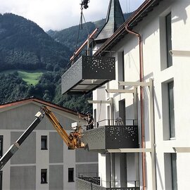 Versetzen an Stahlbau [Lungern]